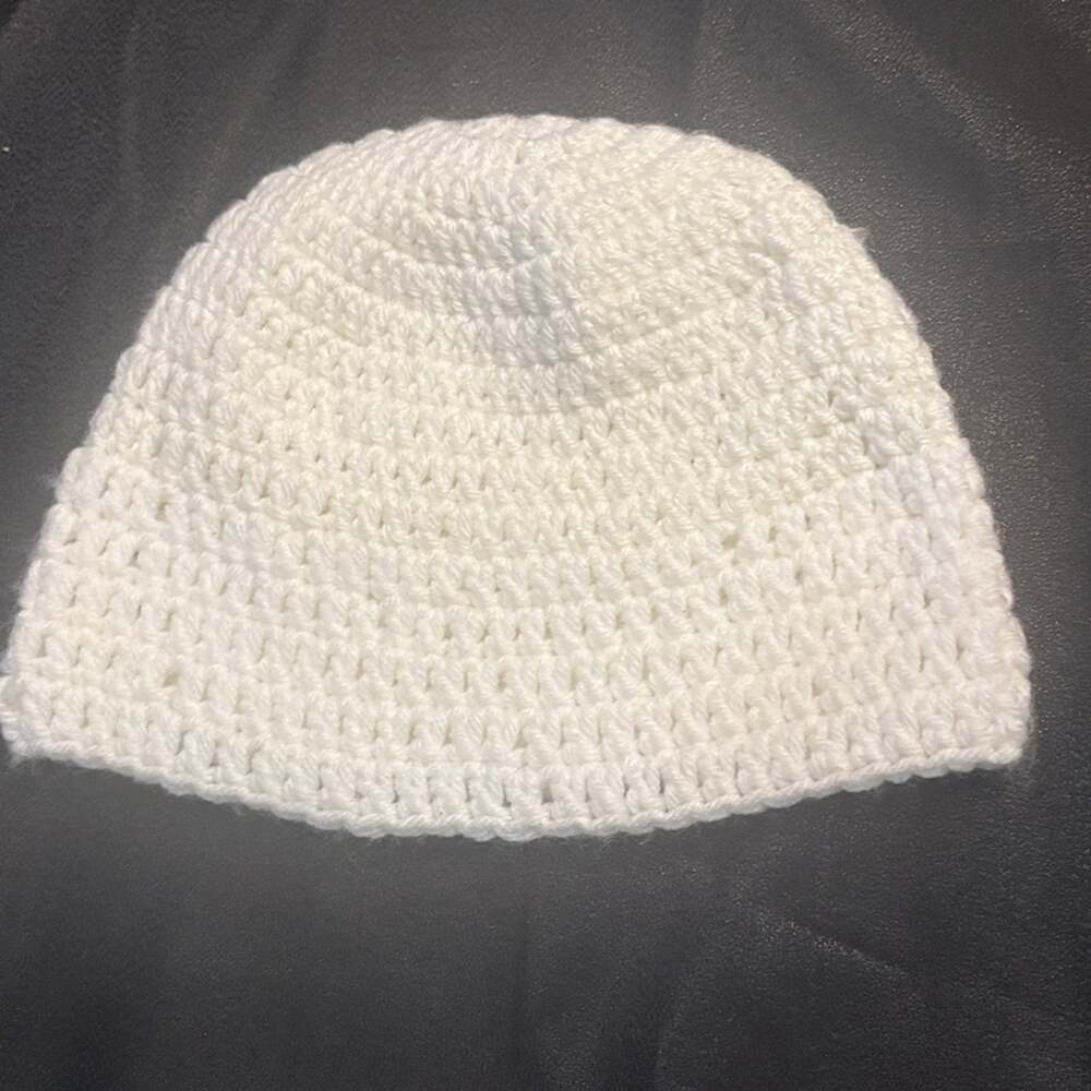 White Knit Beanie O/S Winter Casual Cherry Girl Classic Preppy Academia Ballet